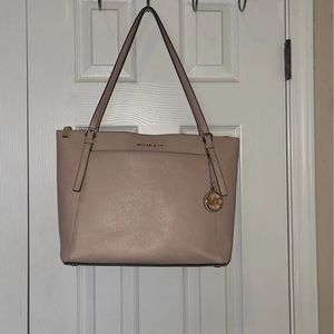 Michael Kors Voyager large saffiano leather tote bag (soft pink)